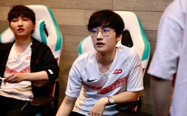 中锋陷重围 中锋陷重围