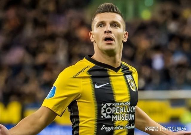 她在场上的 她在场上的